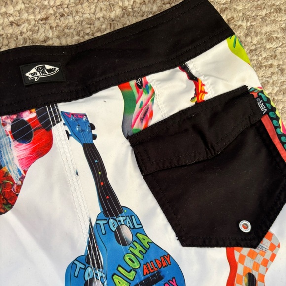 Vans Off The Wall Guitar Print Board Shorts Size 28 - Picture 12 of 13
